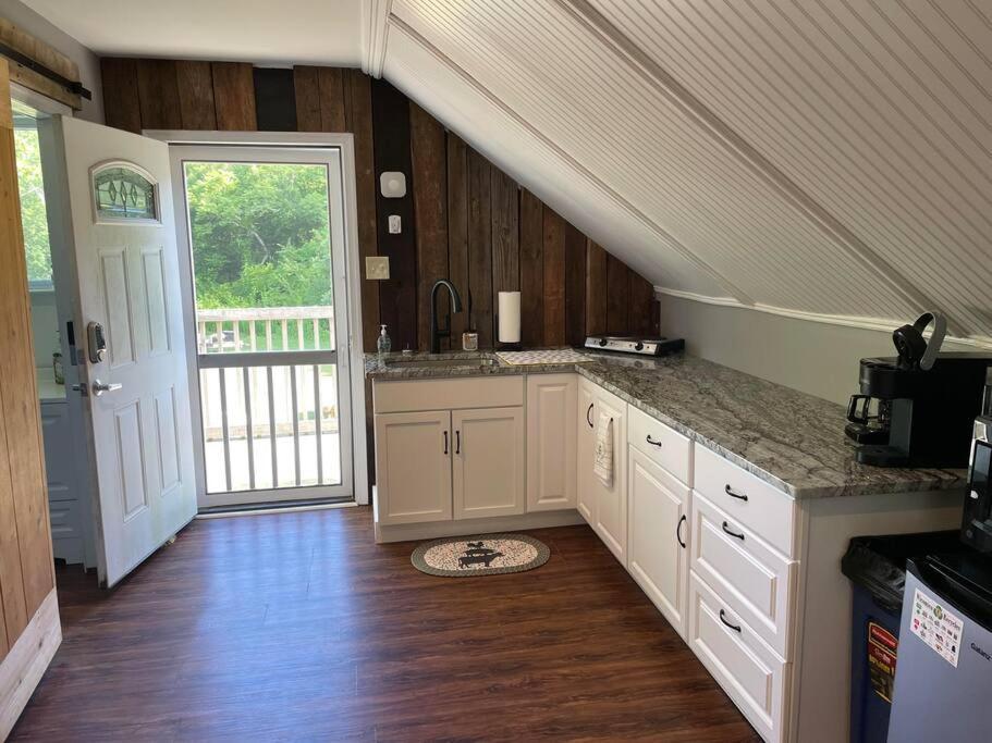 Eden Farm: Private Studio Minutes From Salisbury Екстериор снимка